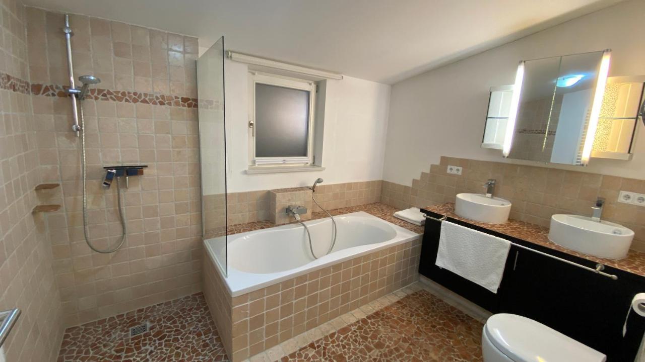 Fewo Luxus Wohnung Im Eigenen Ferienhaus, 120 Qm, Naehe Regensburg Mit Balkon, Terrasse & Garten, Gute Zuganbindung Laber Exterior foto